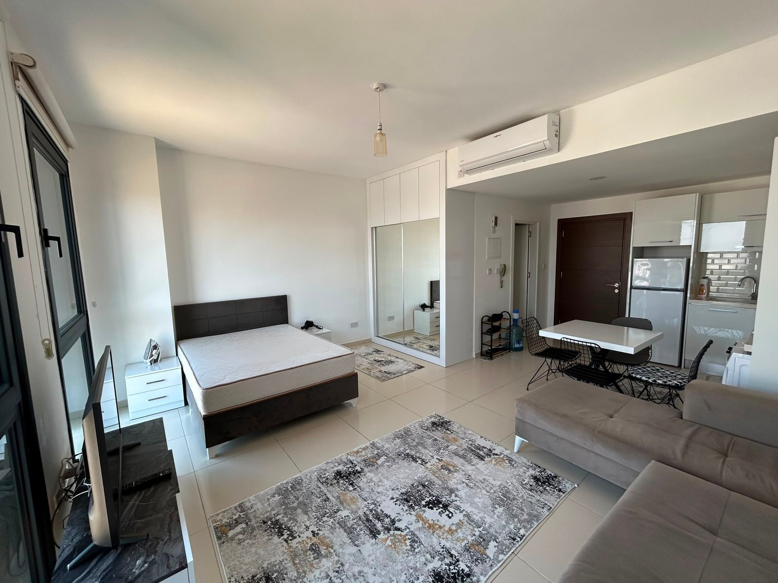 CADDEMM REZİDANSTA 🏡 ADA KENT ÜNİVERSİTESİ YANINDA ŞEHİR MERKEZİNDE 7. KATTA 1+0 EŞYALI DAİRE SİTE İÇERİSİNDE: JENERATÖR, MERKEZİ SU DEPOSU, KAPALI OTOPARK, GÜVENLİK, KAMERA SİSTEMİ, ÇOP TOPLAMA PROGRAMI, SPOR SALONU MEVCUT