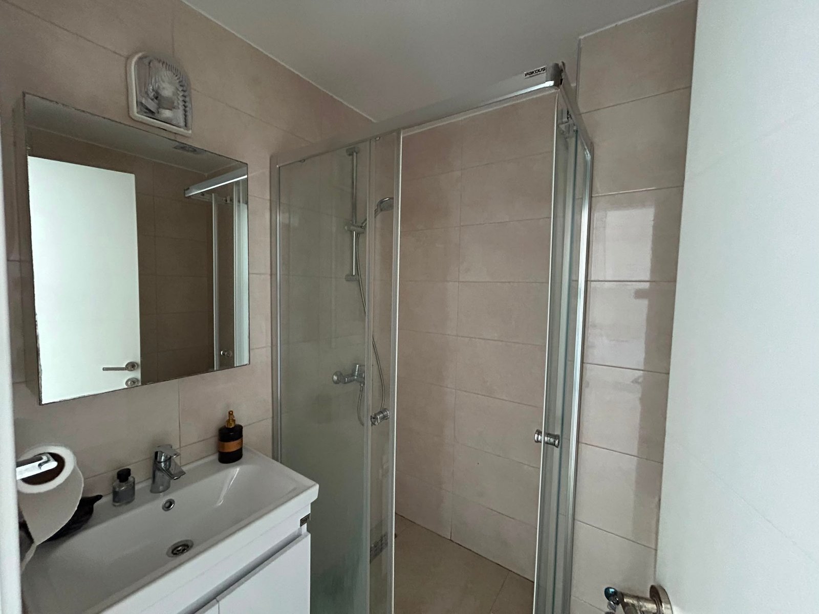 CADDEMM REZİDANSTA 🏡 ADA KENT ÜNİVERSİTESİ YANINDA ŞEHİR MERKEZİNDE 7. KATTA 1+0 EŞYALI DAİRE SİTE İÇERİSİNDE: JENERATÖR, MERKEZİ SU DEPOSU, KAPALI OTOPARK, GÜVENLİK, KAMERA SİSTEMİ, ÇOP TOPLAMA PROGRAMI, SPOR SALONU MEVCUT - Görsel 5