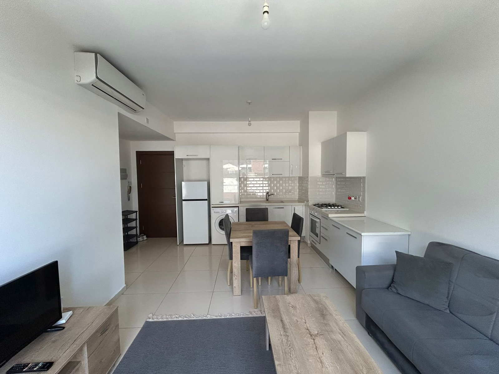 CADDEMM REZİDANSTA 🏡 ADA KENT ÜNİVERSİTESİ YANINDA ŞEHİR MERKEZİNDE 2. KATTA 1+1 EŞYALI DAİRE SİTE İÇERİSİNDE: JENERATÖR, MERKEZİ SU DEPOSU, KAPALI OTOPARK, GÜVENLİK, KAMERA SİSTEMİ, ÇOP TOPLAMA PROGRAMI, SPOR SALONU MEVCUT
