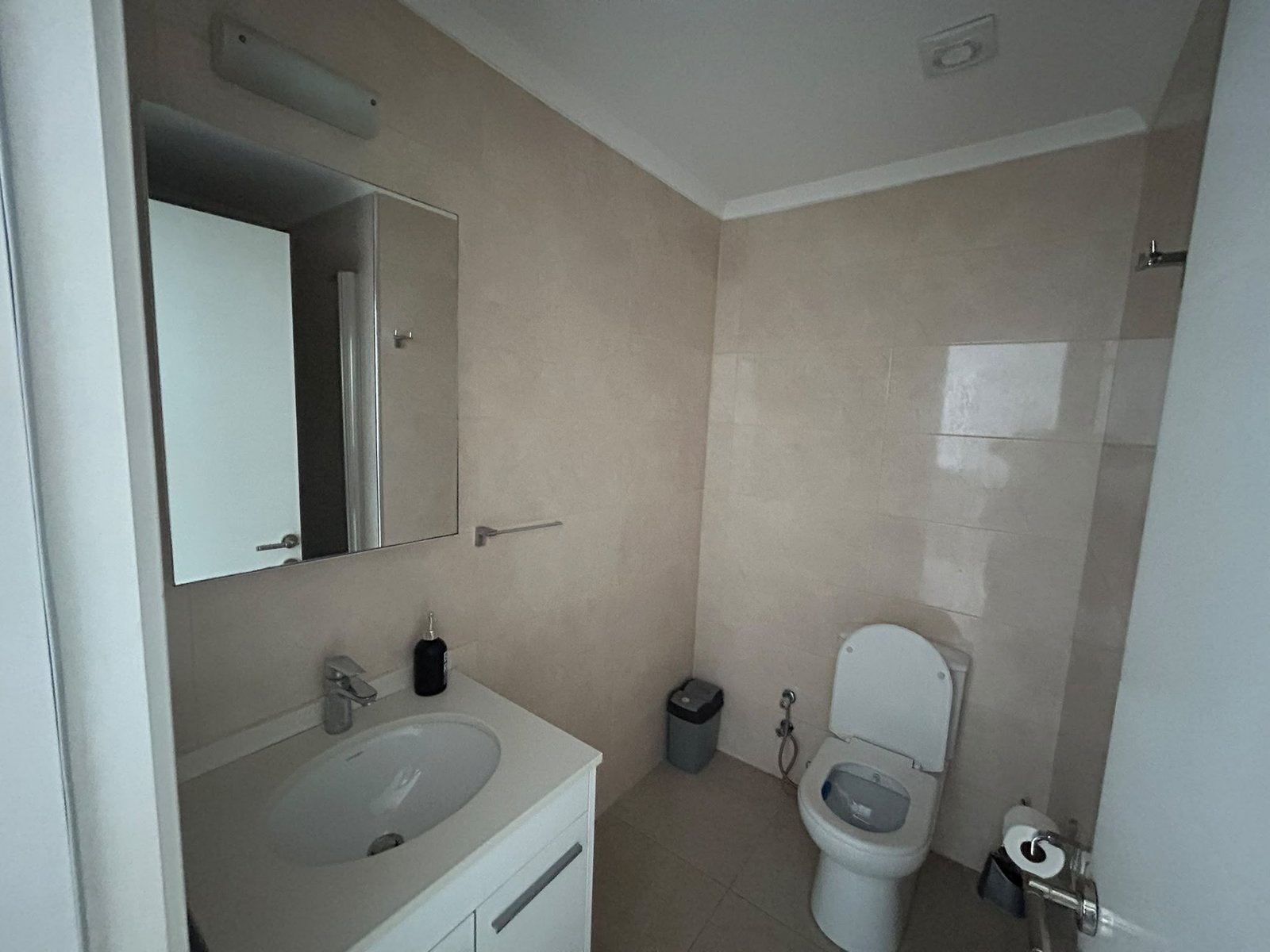 CADDEMM REZİDANSTA 🏡 ADA KENT ÜNİVERSİTESİ YANINDA ŞEHİR MERKEZİNDE 2. KATTA 1+1 EŞYALI DAİRE SİTE İÇERİSİNDE: JENERATÖR, MERKEZİ SU DEPOSU, KAPALI OTOPARK, GÜVENLİK, KAMERA SİSTEMİ, ÇOP TOPLAMA PROGRAMI, SPOR SALONU MEVCUT - Görsel 5
