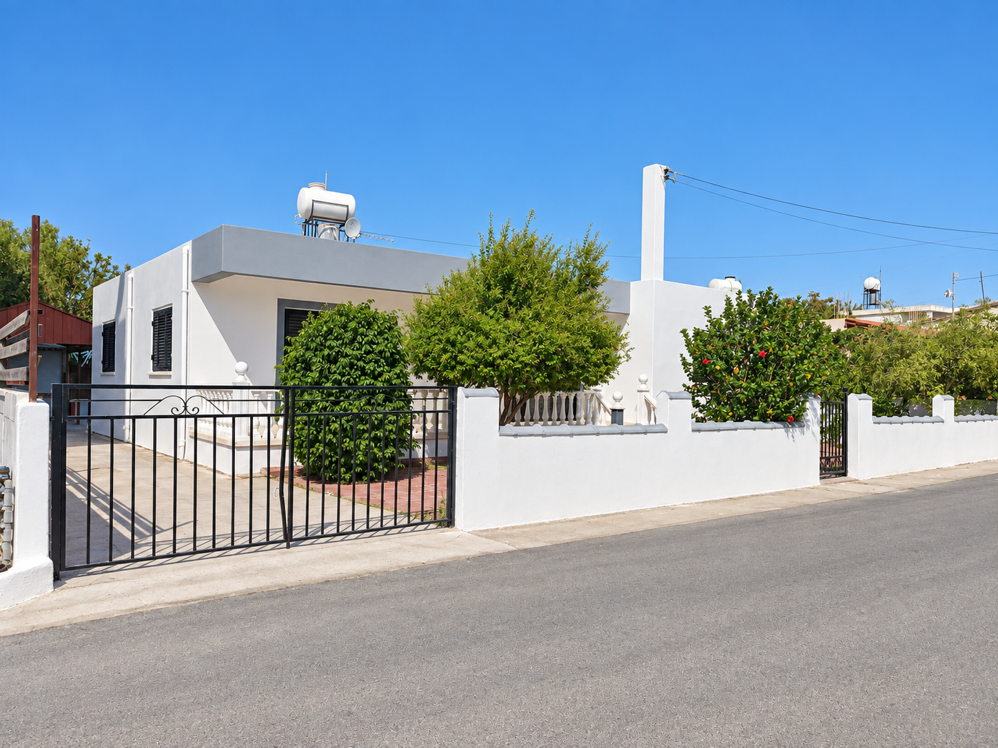 GÜZELYURT MERKEZDE MÜSTAKİL, GENİŞ BAHÇELİ SATILIK BUNGALOW - Görsel 2