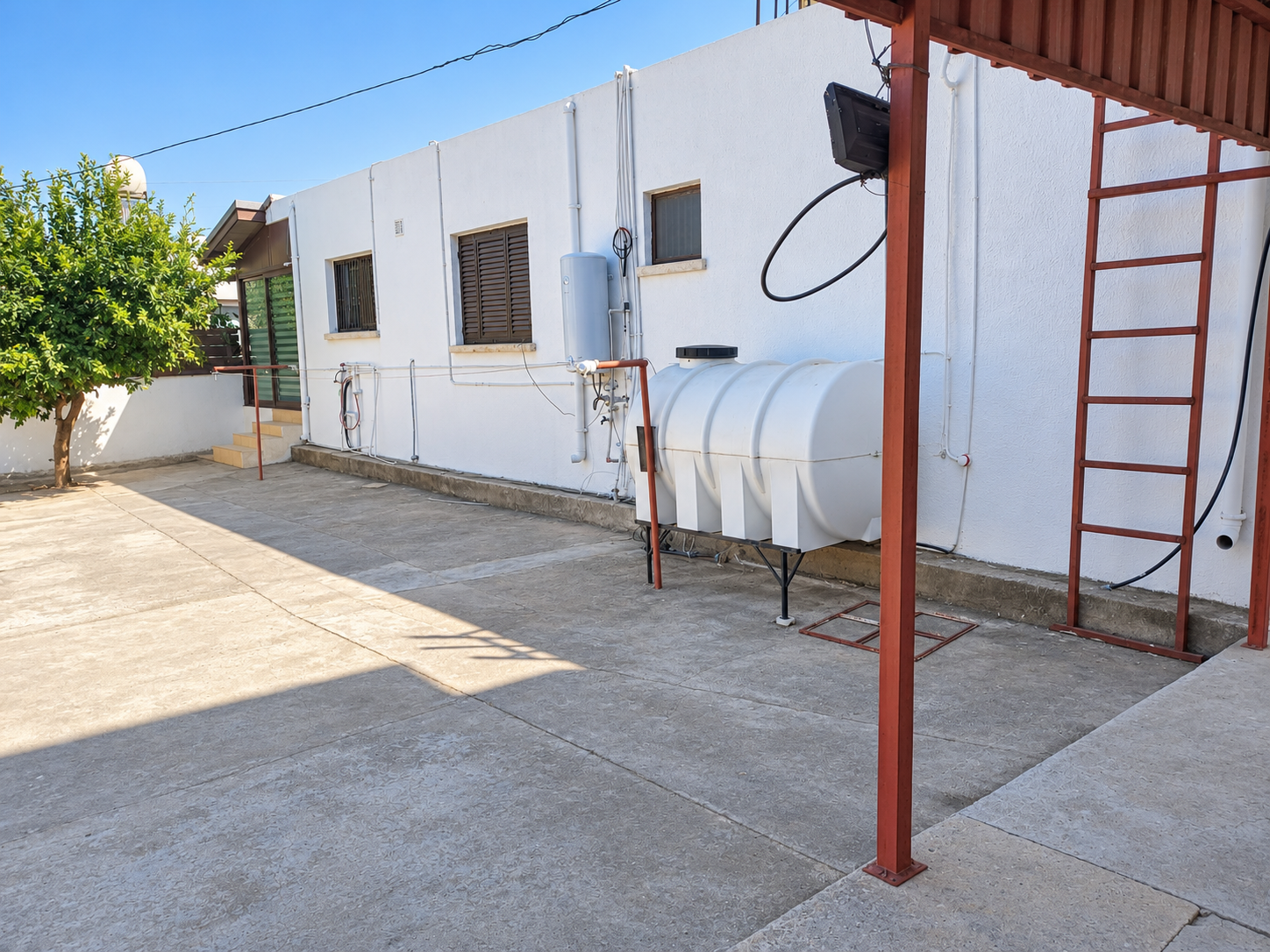 GÜZELYURT MERKEZDE MÜSTAKİL, GENİŞ BAHÇELİ SATILIK BUNGALOW - Görsel 4