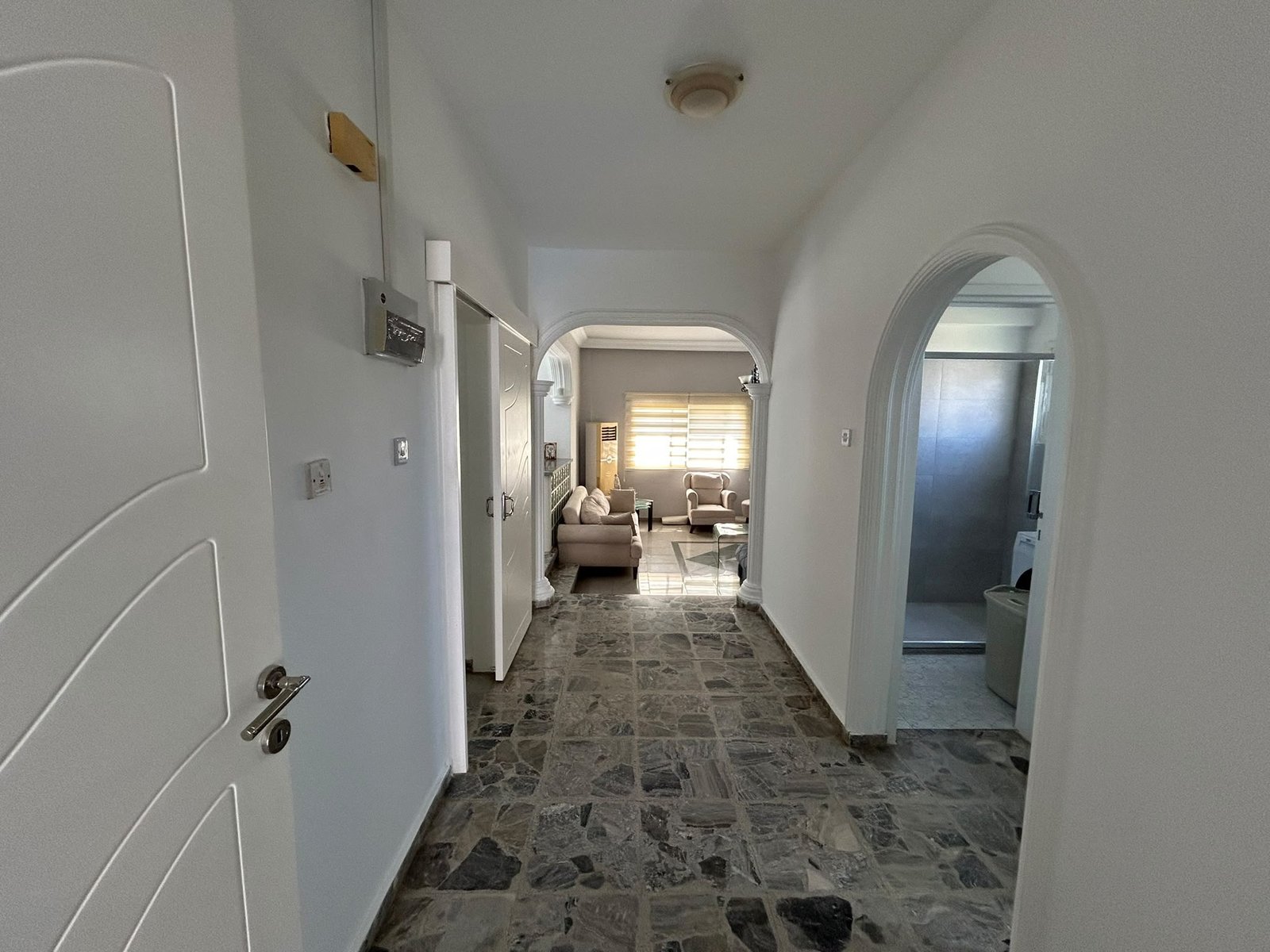 ŞEHİR MERKEZİNDE 2+1 EŞYALI LUKS DAİRE, ÖNDER ALIŞVERİŞ MERKEZİNE YAKIN - Görsel 3