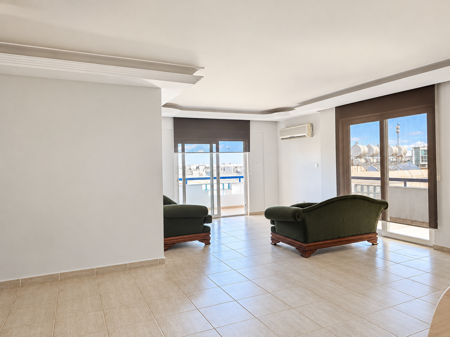 Girne Zeytinlikte Satılık 3+1 Geniş Daire 