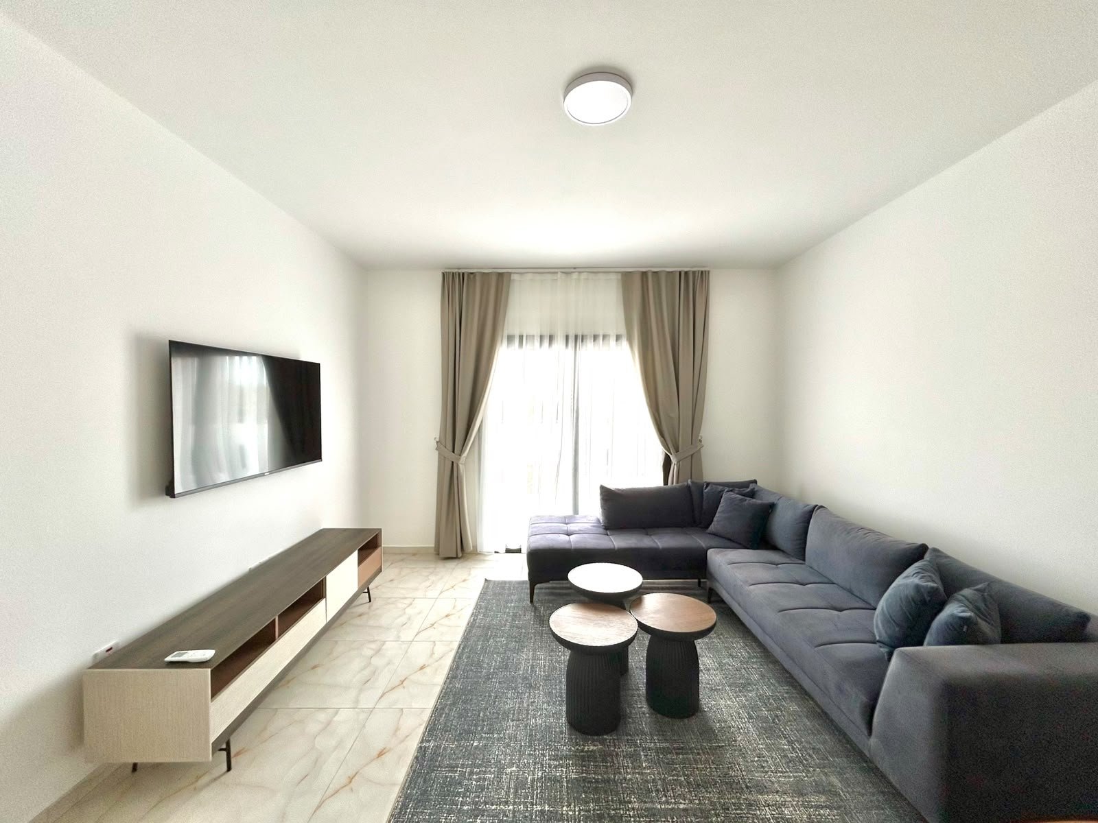 Yeniboğaziçinde Eziç ve Vola'ya yakın Kiralık 2+1 Lüx Daireler - Görsel 1
